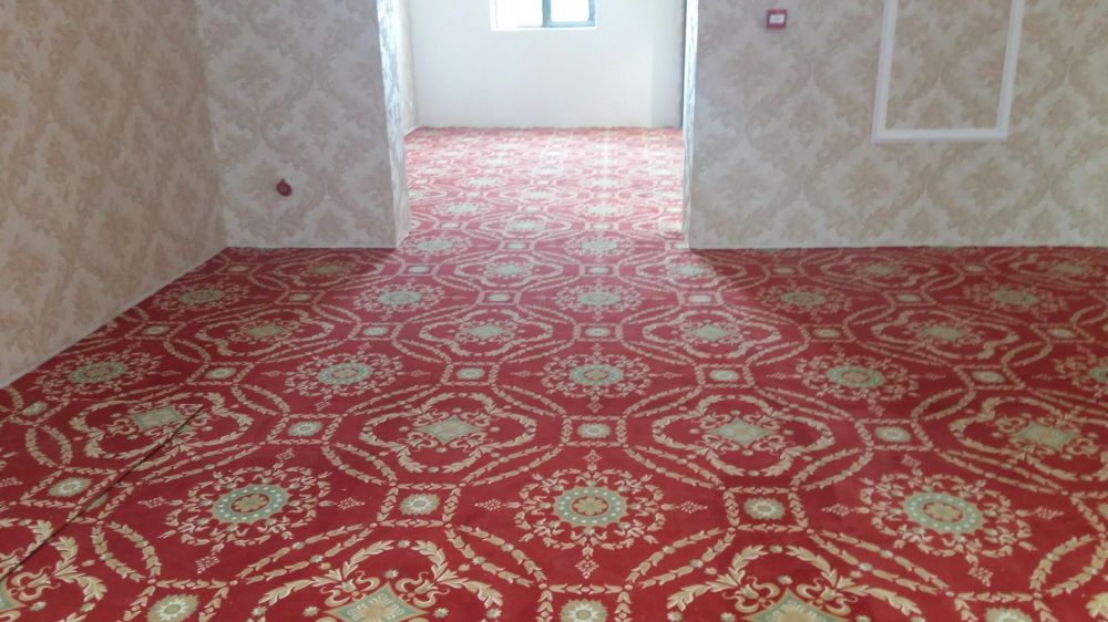 Montaj mocheta SI PVC,cât și curățat profesional mocheta