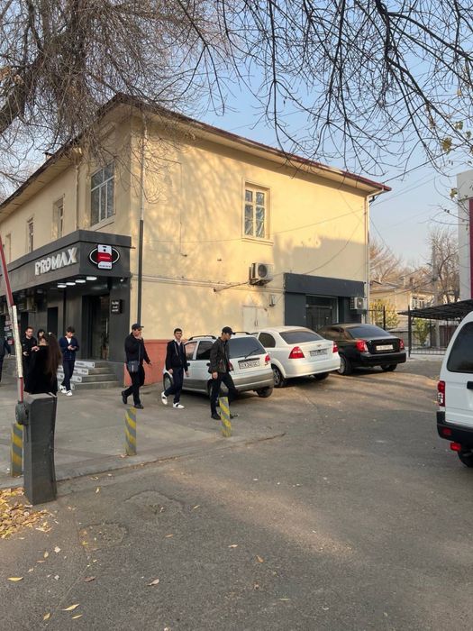 Бадамзар нежилое помещение первая линия 34 кв.м хороший ремонт срочно