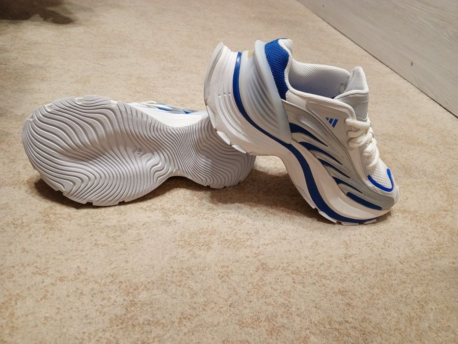 Новые кроссовки Adidas Monstr, 45 размер