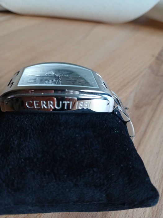 Часовници Cerruti,Breil