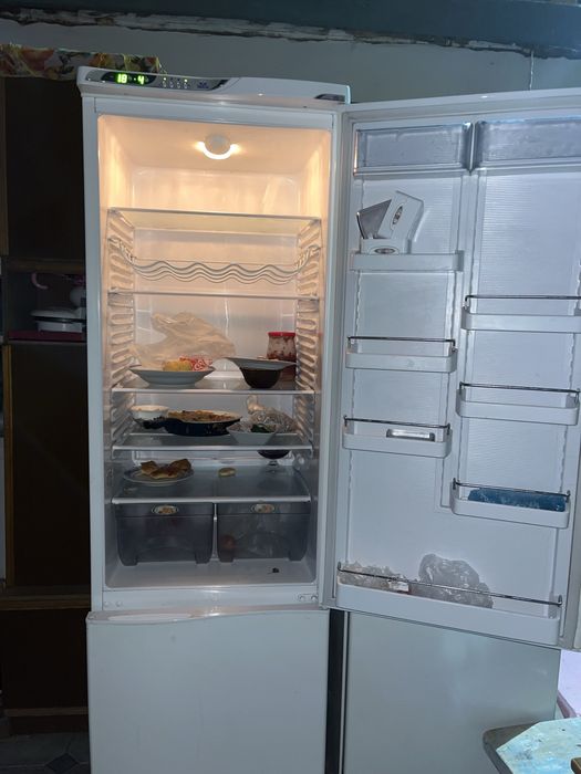 Продаю  холодильник
