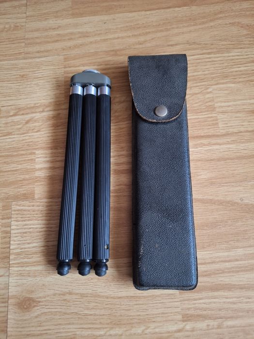 Trepied vechi pentru aparate foto