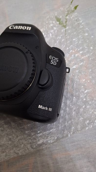 Canon 5D mark 3 body sotiladi yangi holatda