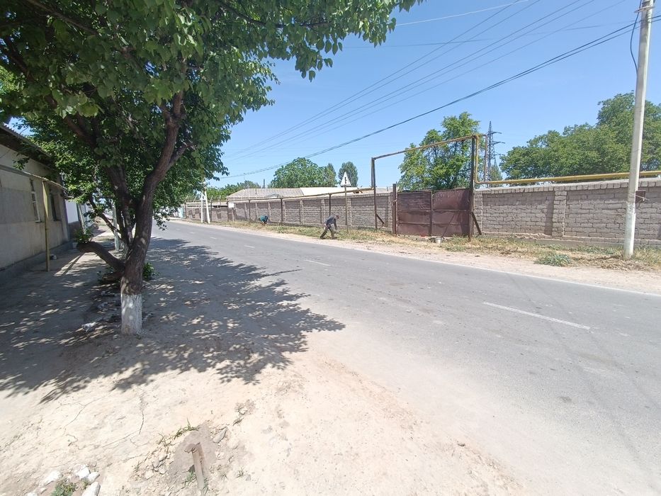 Йолни юзида участок Тошкент вилоят Ортачирчик туман  10сотиг ер