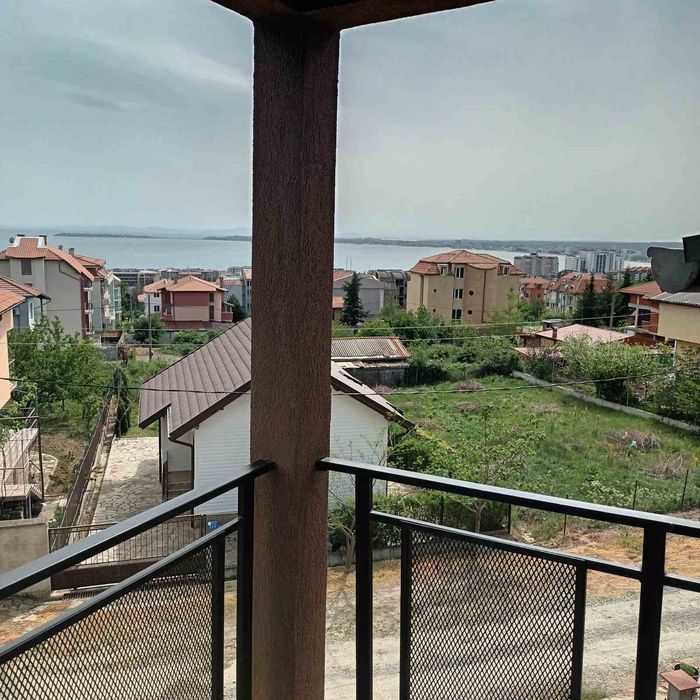 Давам самостоятелна стая за персонал