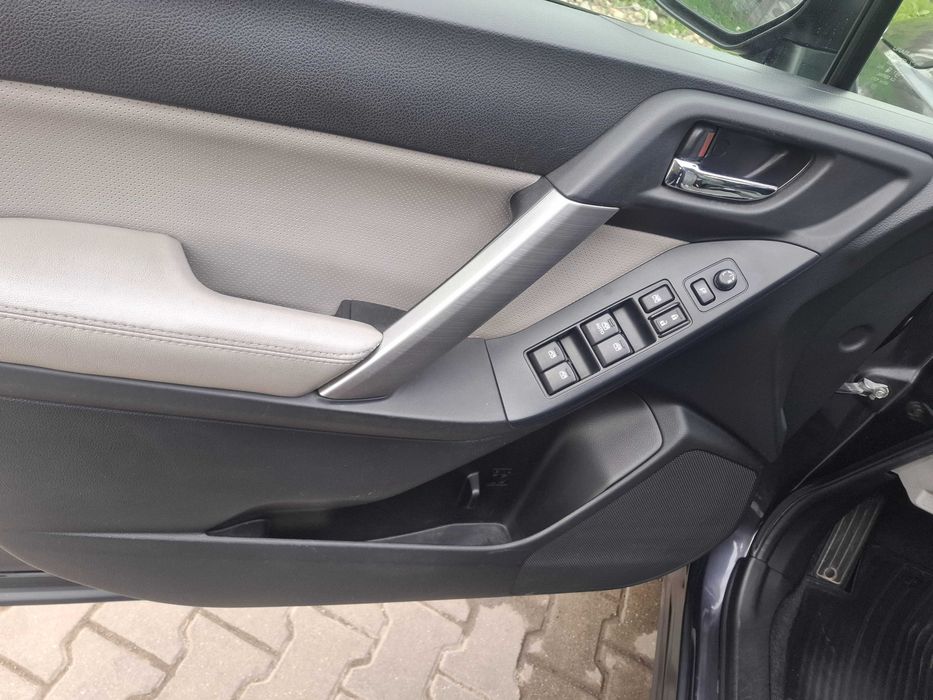 Продавам Subaru Forester 2,0 150 2013 г., газ, в отлично състояние.