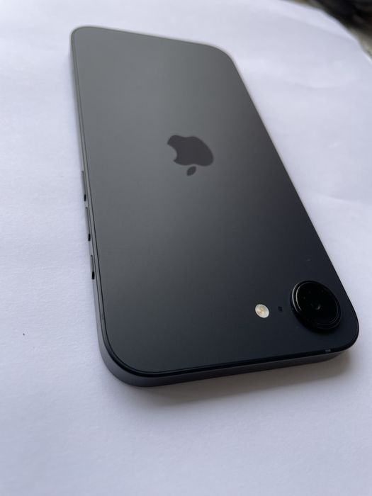 iPhone 17e – като нов, почти неизползван!