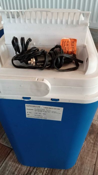 Cutie frigorifica 24 litri pentru excusie. Functioneaza la 12V la priza pt bricheta auto.