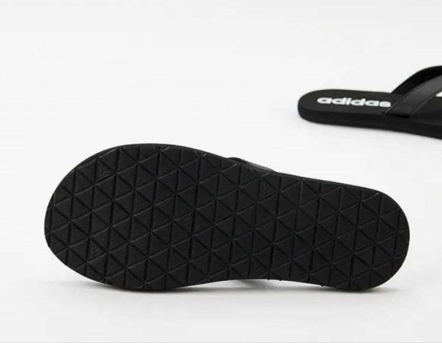 Оригинальные шлепанцы / сланцы Adidas (в идеале)