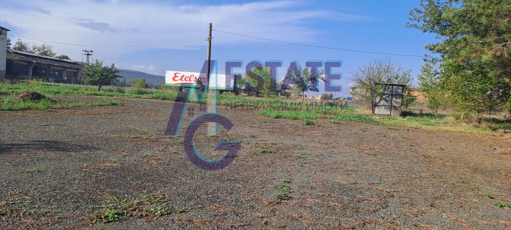 Продава се Офис в Средец - 1620 кв.м за 2161 €/кв.м - Снимка #3