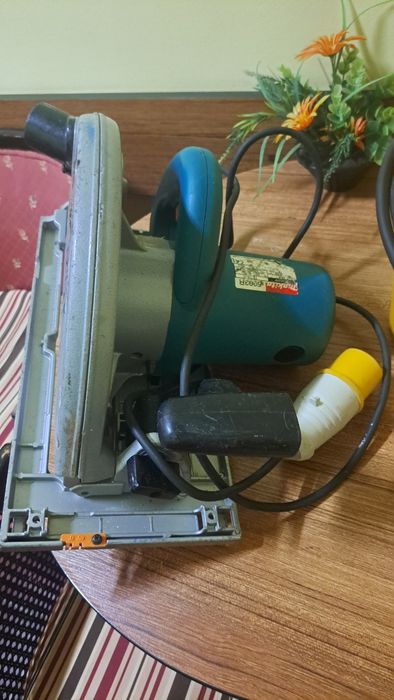 Vând circular Makita la 110 volți și transformator