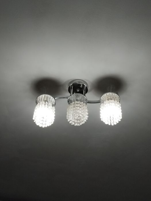 Люстры и бра разные