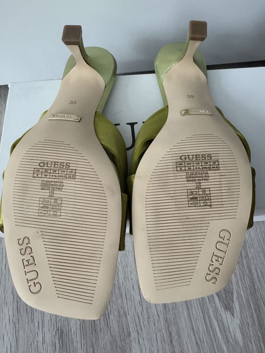 Сатенени чехли Guess