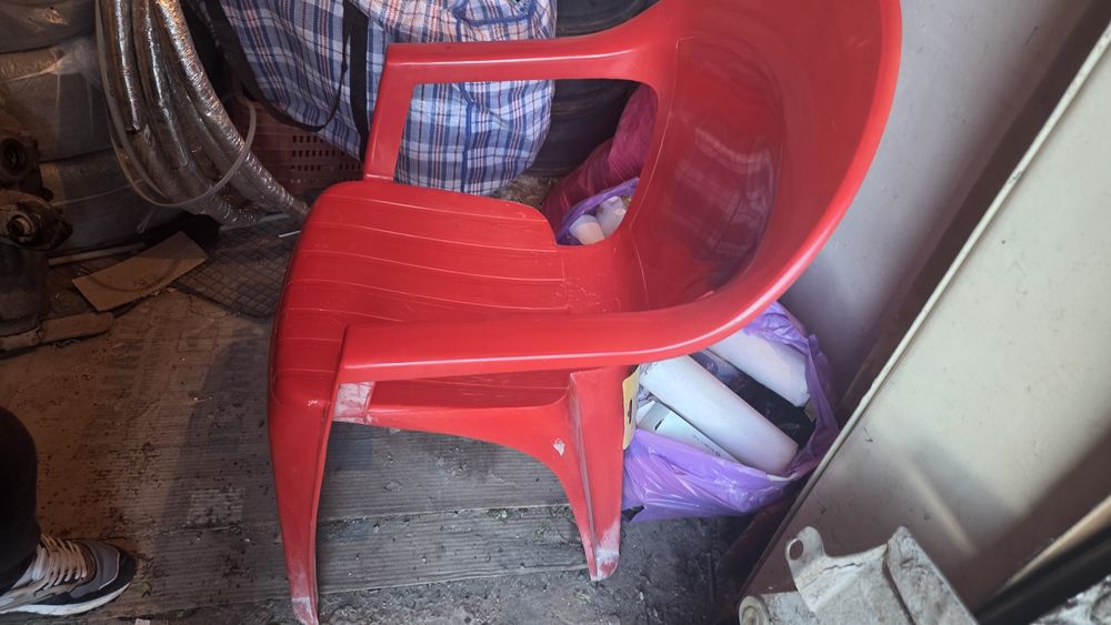 Стул пластиковый б/у