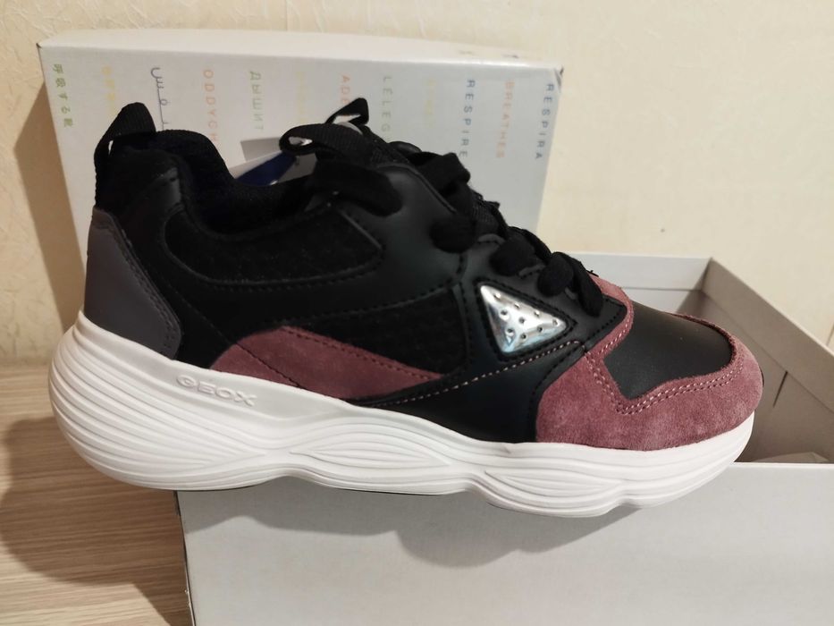 НОВЫЕ высокотехнологичные кожаные кроссовки, 35 размер