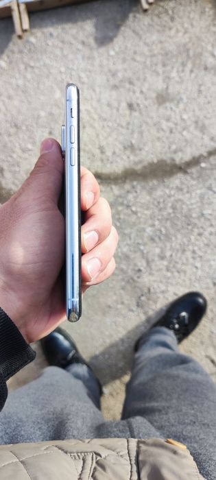 Iphone XS 64gb yaxshi holatda ishlashi juda yaxwi