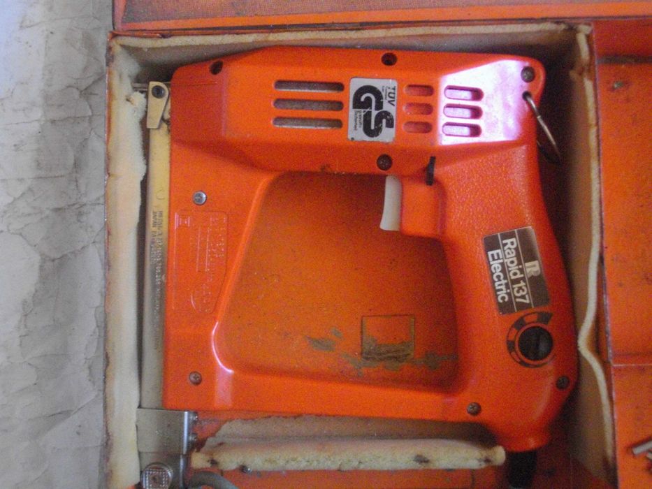 Ел.Такер Дърводелски КОМБИНИРАН 32мм RAPID ESCO Black Decker Top Craft