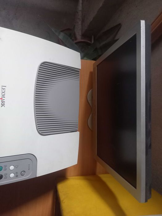 Принтер плюс монитор обща цена