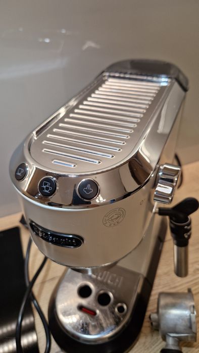 Espresor delonghi dedica