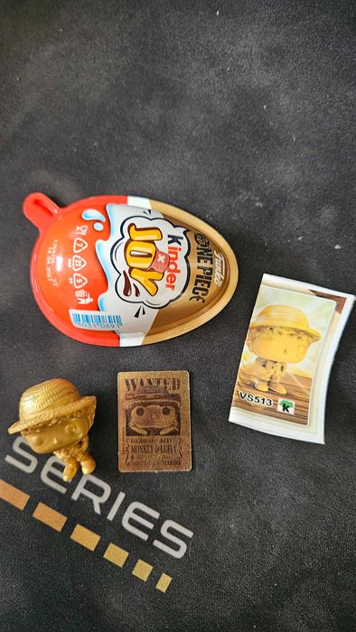 Figurina kinder joy one piece luffy gold