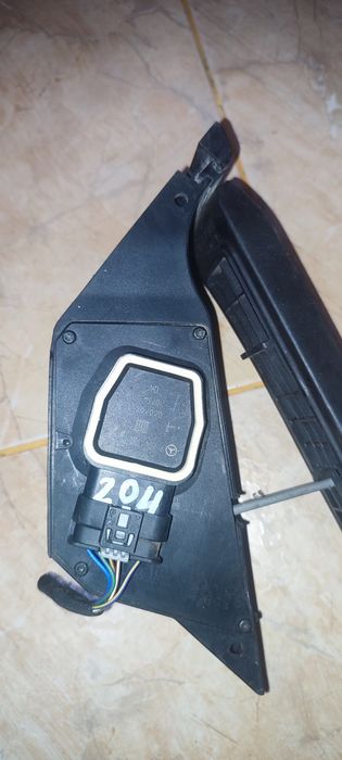Педал за газта на Мерцедес w204