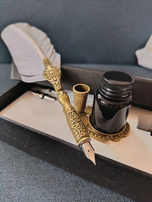 Set caligrafie cu pană, calimara și suport