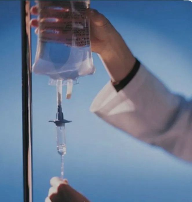 Asistent medical efectuez perfuzii, injectii, tratamente la domiciliu