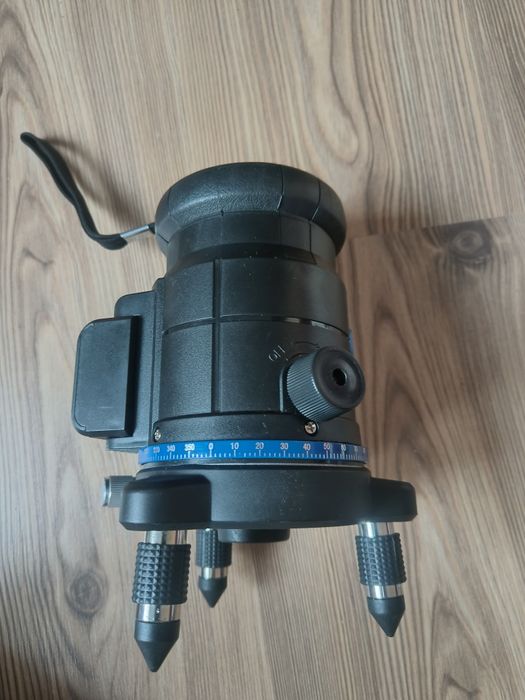 Лазерен нивелир.