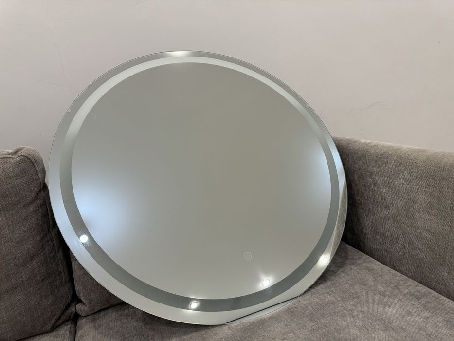 Продам зеркало диаметр 80 см.