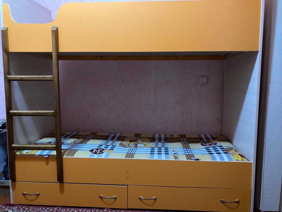 продаю двухъярусную кровать