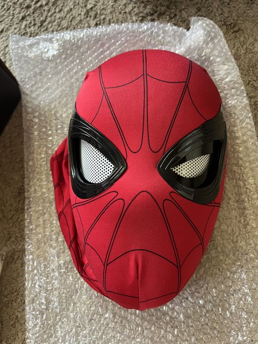 Интерактивна маска Spider-Man със светещи очи и дистанционно