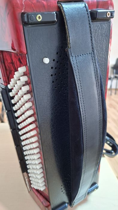 Vând Acordeon Weltmeister Meteor 120 basi