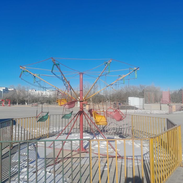 Жанатын ойыншық машиналар,карусельдер