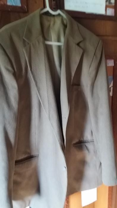 vand 2 sacouri, material velur, marimi mari