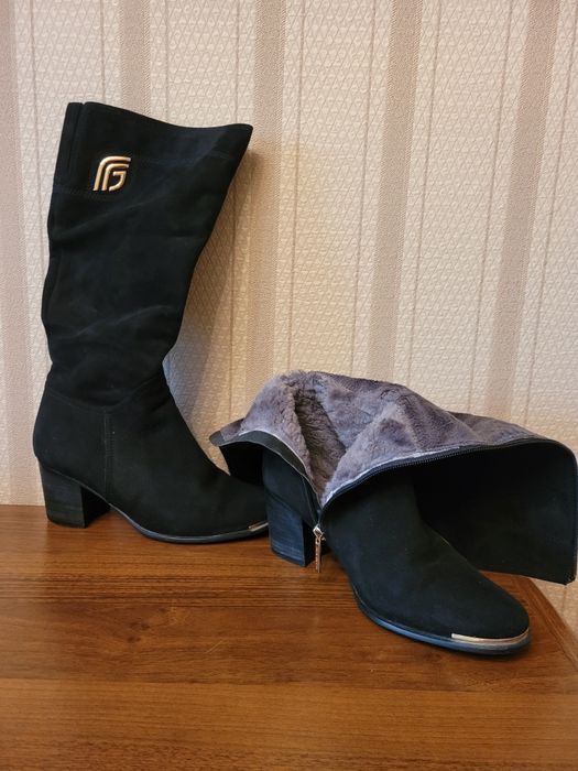 Продам женские сапоги