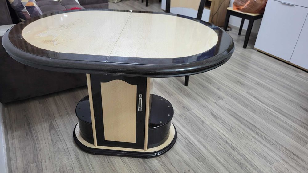 Кухонный стол и стулья