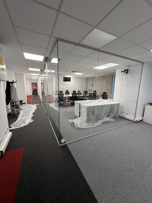 Vând sticlã securizata 8-10 mm- ideala pentru sere, terase etc.