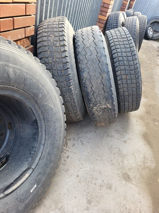 Грузовые шины с дисками.