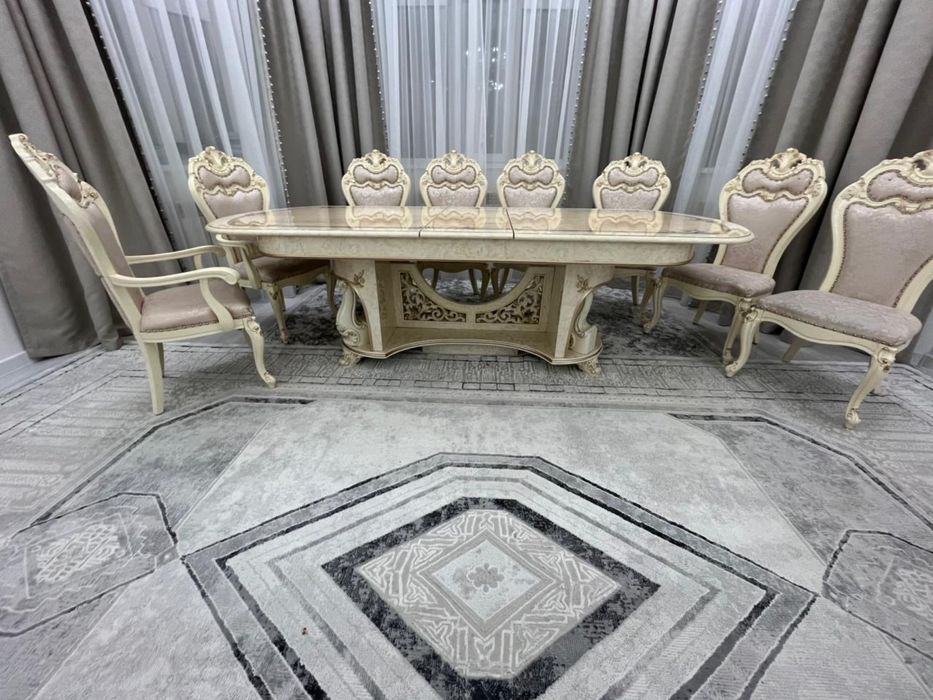 Стол с 8 стульями