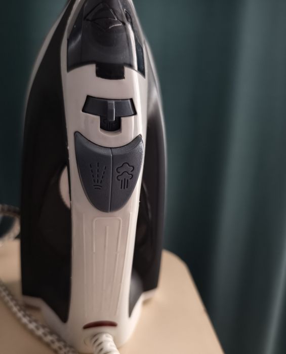 Продам утюги 2шт