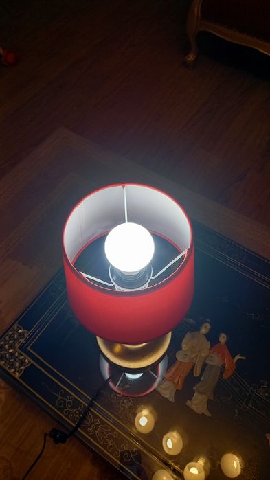 Veioză din lemn vechie restaurata cu foiță de aur.