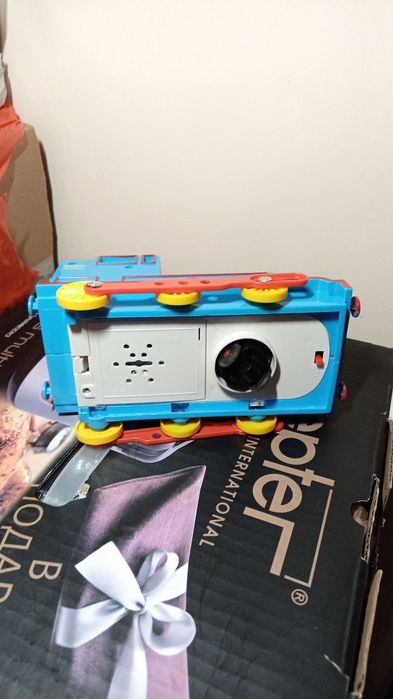 Детский музыкальный паровозик на батарейках.