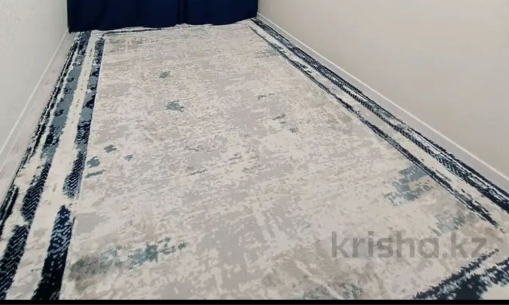 Продается шелковый ковер.