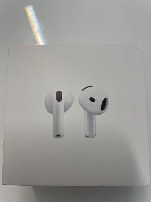 Vand casti  airpods 4 folosite 1 saptamana in gatantue 1 an si 11 luni