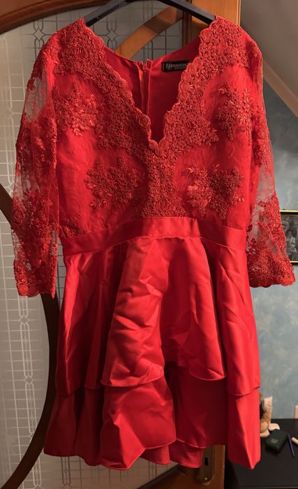 Vand rochie rosie