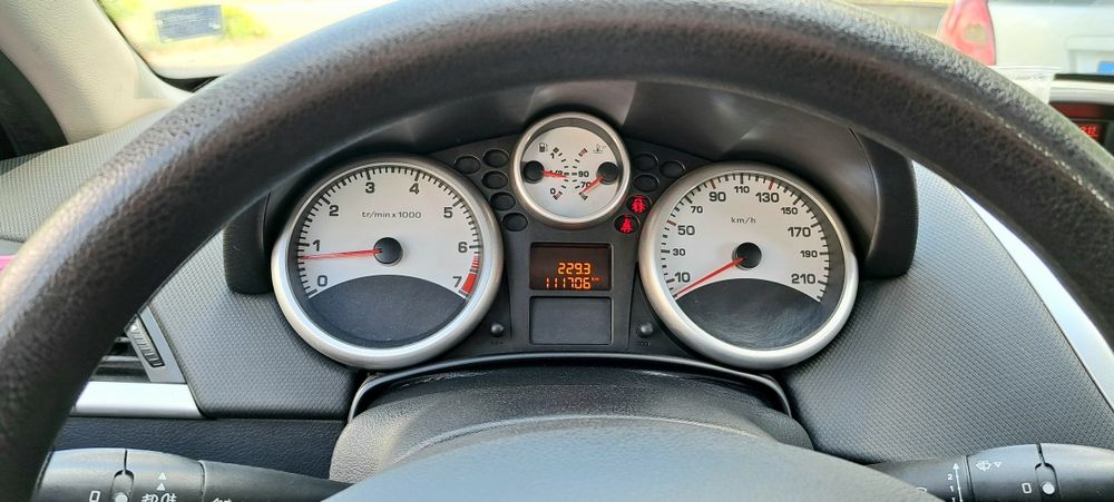 Пежо 207-2010 година