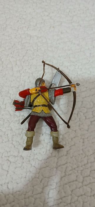 Фигурка Красный лучник