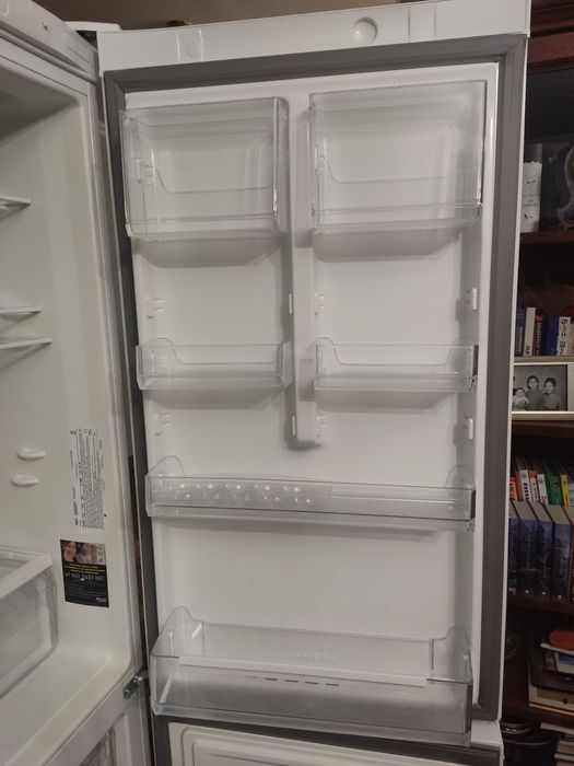 Продам холодильник Hotpoint Ariston