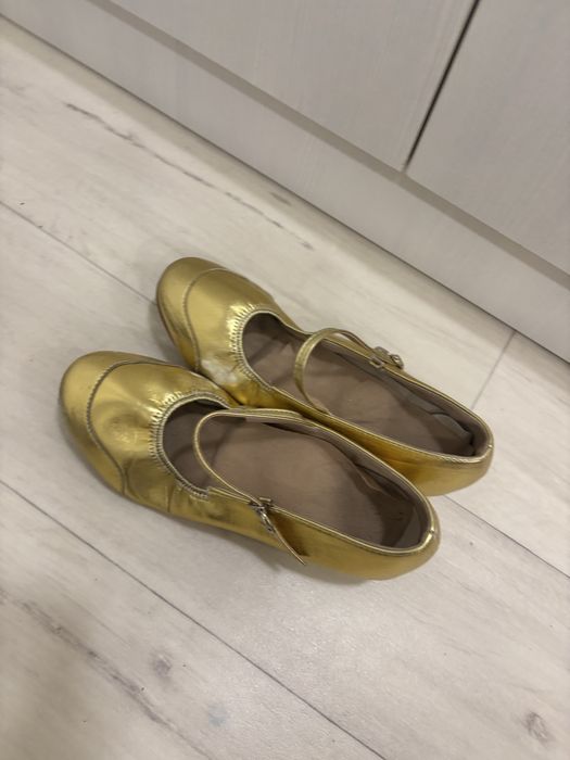 Продам золотые туфли для танцев