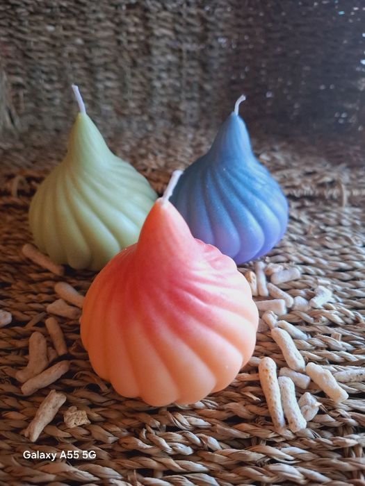 Свещи ръчно изработени